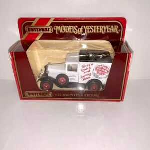 Matchbox Macau Yesteryear Y-22 Model A Ford Van "Cherry Blossom"
